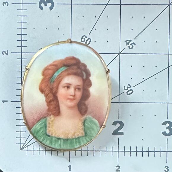Antique Victorian hand painted woman in green portrait miniature brooch - Picture 8 of 8
